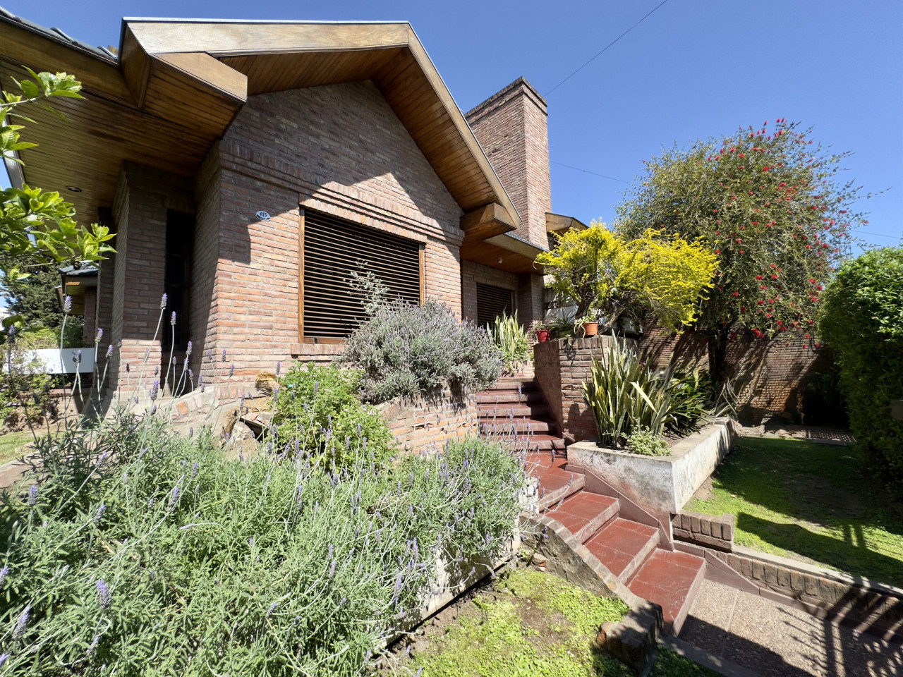 CASA CHALET EN VENTA EN SAN MIGUEL CENTRO, LOTE 20X40, EXCELENTE ESTADO